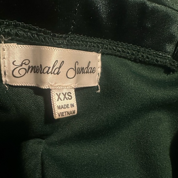 Emerald green satin cocktail dress. Size XXS. - Picture 2 of 3